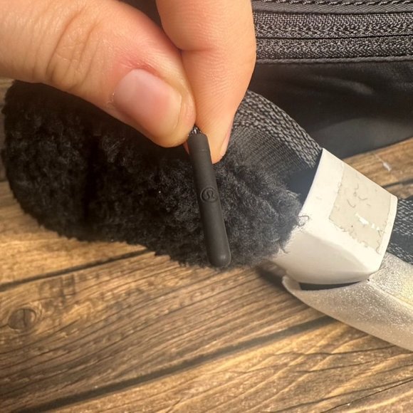 Lululemon Everywhere Belt Bag Fleece Large 2L NWT ONE SIZE (Black Gold) - Picture 11 of 13